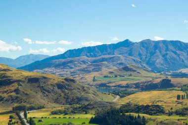 Crown Range Yolu 'ndan vadi manzaralı Cardrona, Yeni Zelanda