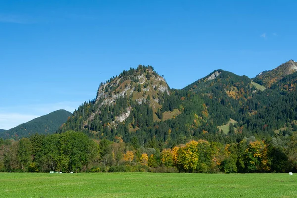 Campos y prados de los Alpes bávaros, Alemania — Foto de Stock
