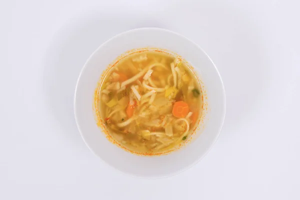 Sopa Macarrão Com Legumes Fundo Branco — Fotografia de Stock