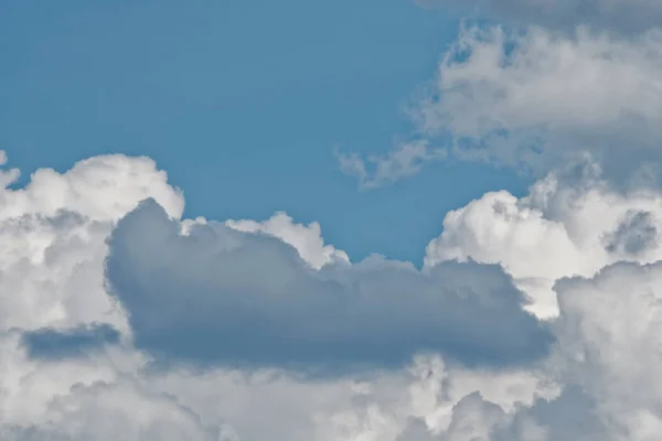 Σύννεφα Του Ουρανού Κίνηση Όμορφα Σύννεφα Στον Ουρανό Άσπρο Φουντωτό — Φωτογραφία Αρχείου