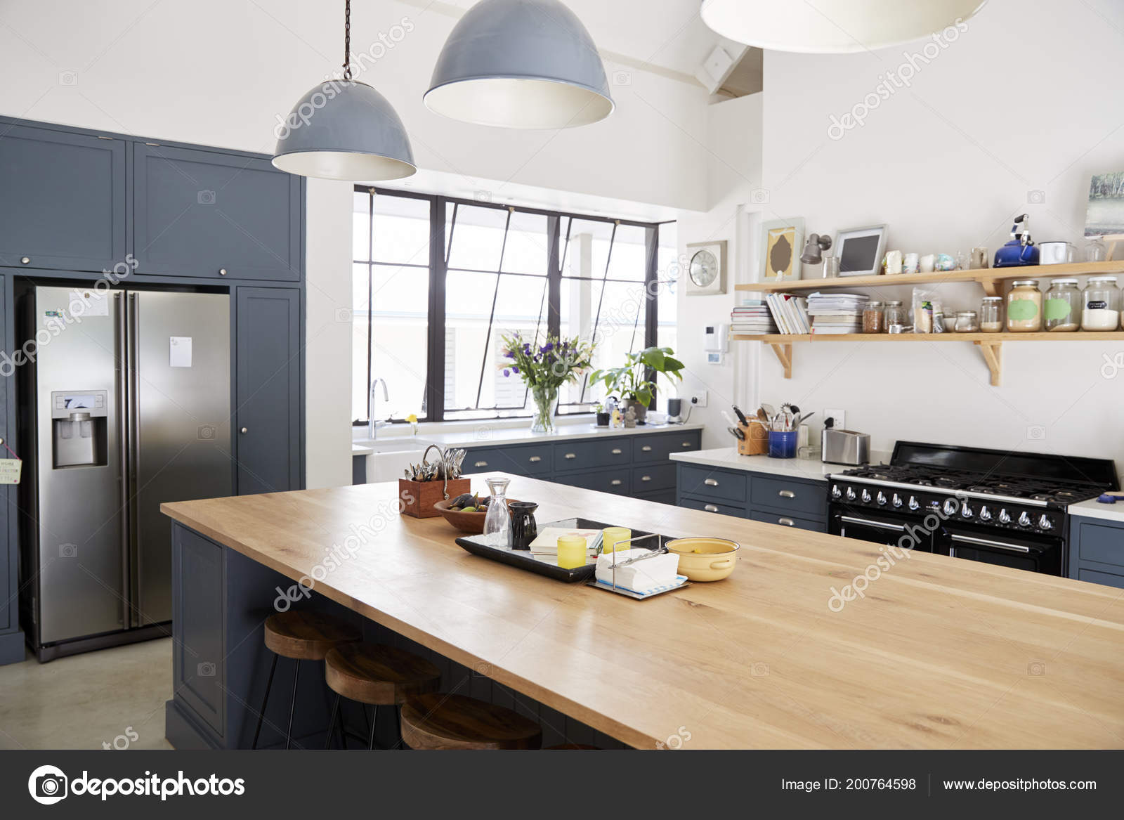Kitchen Island Large Family Kitchen — Stock Photo © monkeybusiness