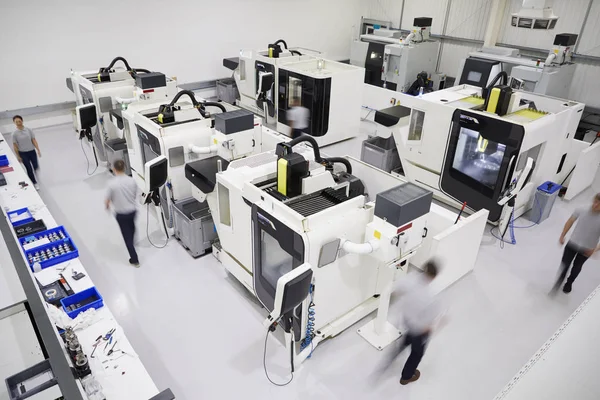 Overhead View Engineering Workshop Workers Using Cnc Machinery — Stock Photo, Image