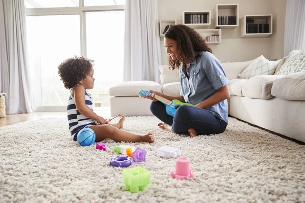 Young Mother Playing Toddler Daughter Home — Stock Photo, Image