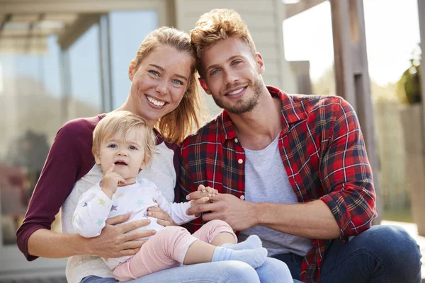 Young Family Sitting Smiling Camera — Stock Photo, Image