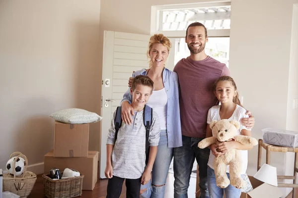 Portrait Family Lounge New Home Moving Day — Stock Photo, Image