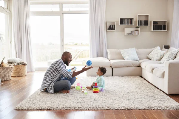 Pai Filho Criança Brincando Sala Estar — Fotografia de Stock