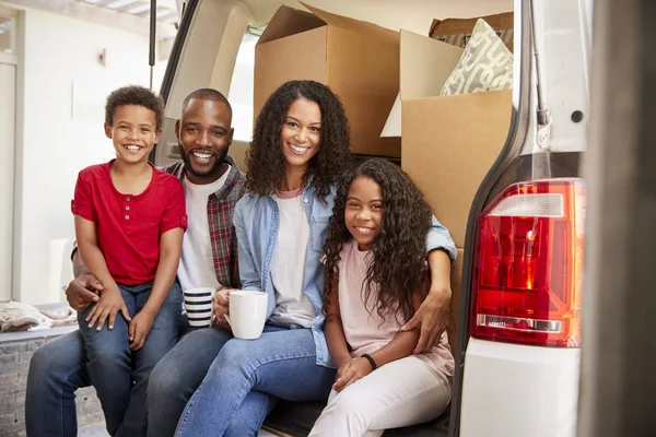 Family Unloading Boxes Removal Truck Moving Day — Stock Photo, Image
