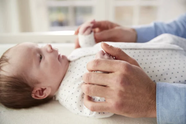 Father Holding Newborn Baby Sons Hands Nursery — Stock Photo, Image