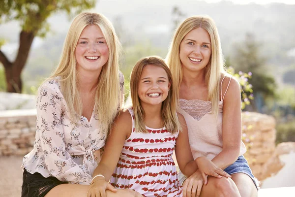Porträtt Tre Systrar Har Kul Semester Tillsammans — Stockfoto