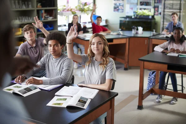 Professora Ensino Médio Masculino Alunos Biologia — Fotografia de Stock