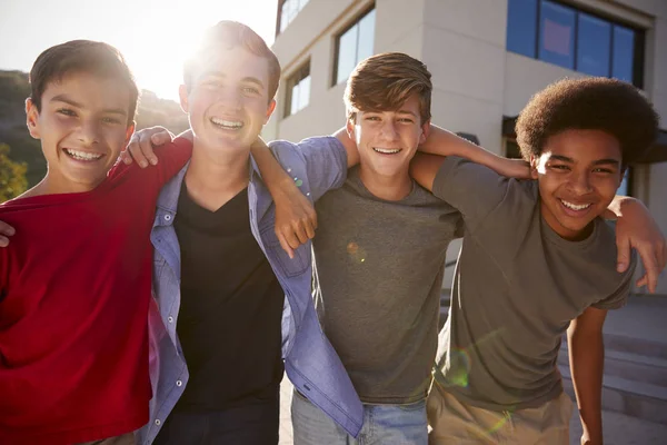 Portret Van Man High School Student Vrienden Buiten College Gebouwen — Stockfoto