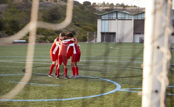 Joueurs Masculins Football Lycée Ayant Conversation Équipe — Photo