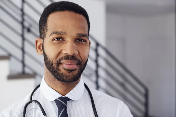 Portrait Docteur Masculin Avec Stéthoscope Hôpital — Photo