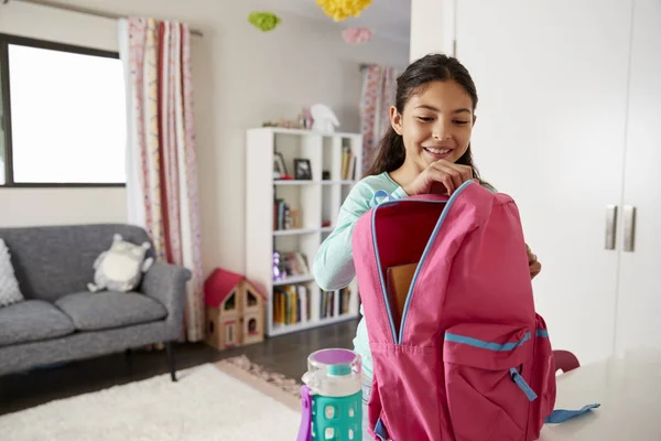 Young Girl Bedroom Zipping Bag Ready School — Stock Photo, Image