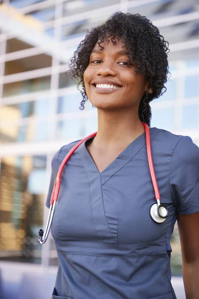 Souriant Noir Femme Travailleur Santé Extérieur — Photo