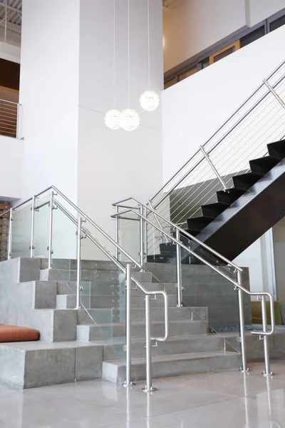 Atrium Vestíbulo Escaleras Edificio Oficinas Moderno —  Fotos de Stock