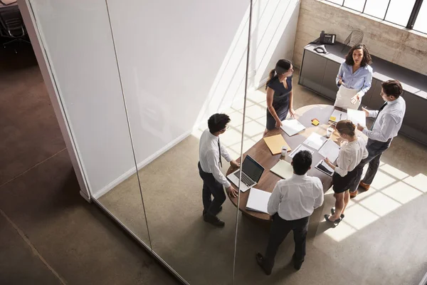 Female Manager Team Meeting Elevated View Window — Stock Photo, Image