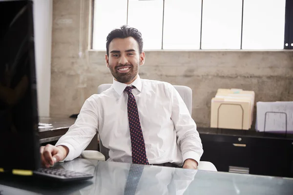 Young Businessman Office Desk Smiling Camera — Stock Photo, Image