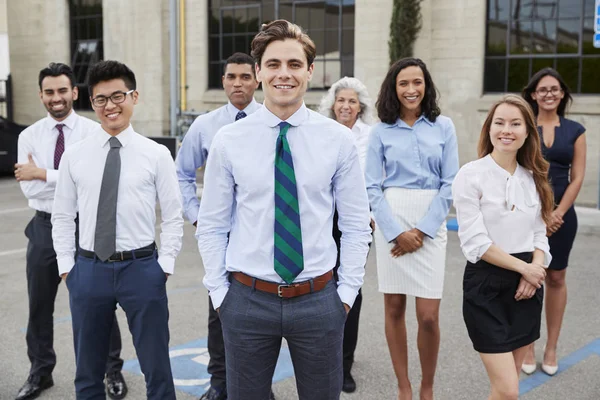 Jeune Homme Affaires Blanc Collègues Extérieur — Photo