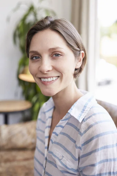 Young Female Business Owner Coffee Shop — Stock Photo, Image