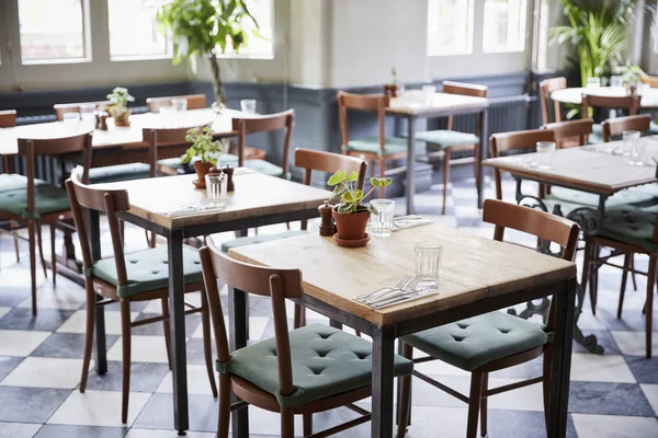 Mesas Colocadas Para Servicio Restaurante Vacío —  Fotos de Stock