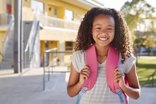 Portrait Smiling Elementary School Girl Backpack — Stock Photo, Image