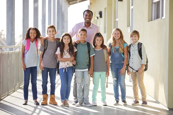 Basisschool Leraar Leerlingen Bandbreedte Van School — Stockfoto