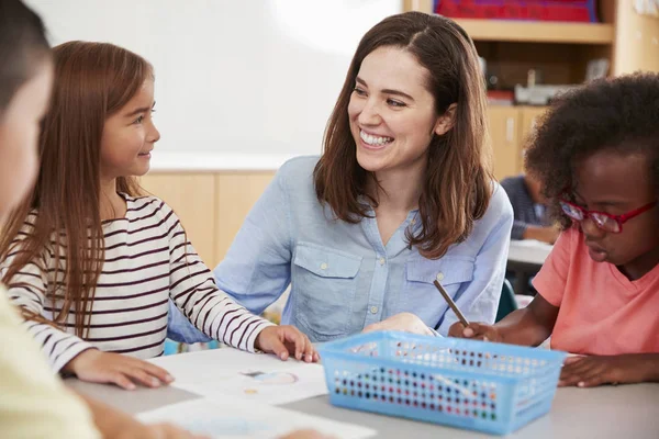 Leraar Basisschool Kinderen Zitten Klas — Stockfoto