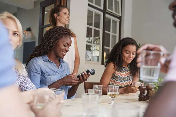 Female Customer Restaurant Paying Bill Using Contactless Credit Card Terminal — Stock Photo, Image