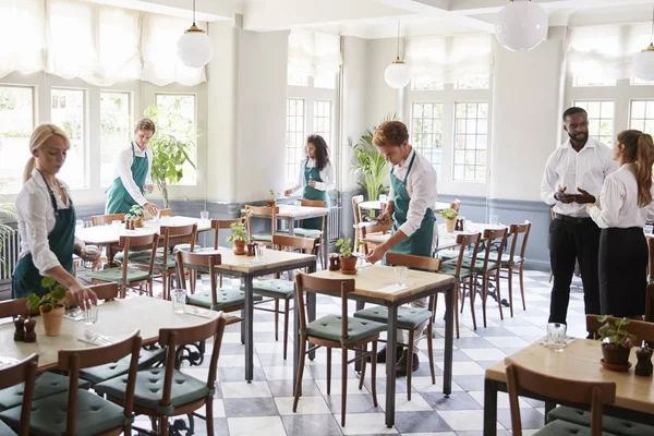 Staff Laying Tables Empty Restaurant — Stock Photo, Image