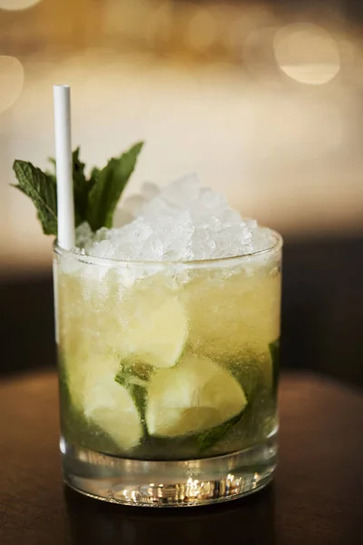 Zamknąć Mojito Cocktail Licznik Bar — Zdjęcie stockowe