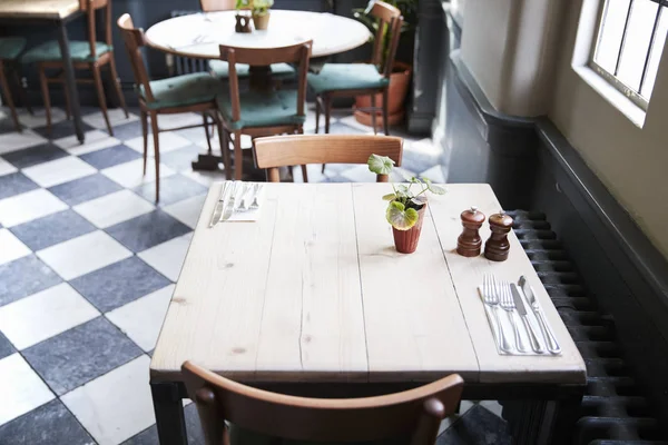 Mesas Colocadas Para Servicio Restaurante Vacío —  Fotos de Stock