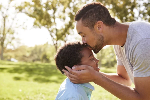 Father Kissing Son Park Selective Focus — Stock Photo, Image