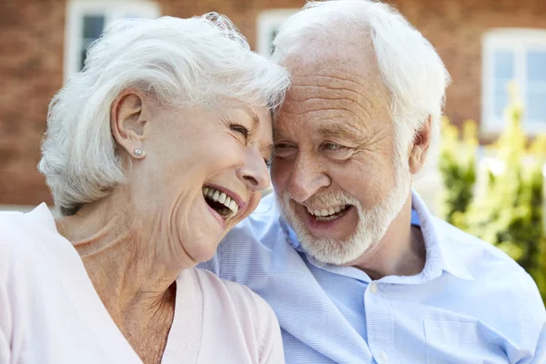 Retired Couple Sitting Bench Talking Assisted Living Facility — Stock Photo, Image