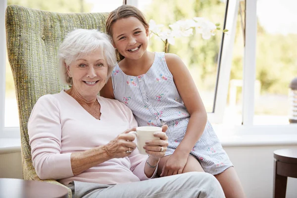 Portrait Granddaughter Visiting Grandmother Lounge Retirement Home — Stock Photo, Image