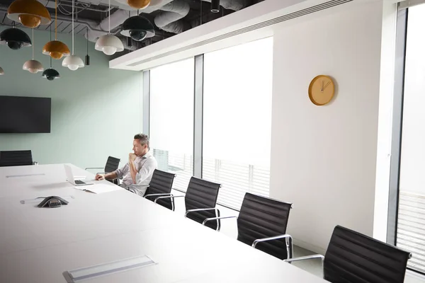 Casually Dressed Mature Businessman Working Laptop Boardroom Table Meeting Room — Stock Photo, Image