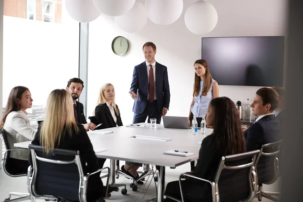 Group Young Businessmen Businesswomen Meeting Table Graduate Recruitment Assessment Day — Stock Photo, Image