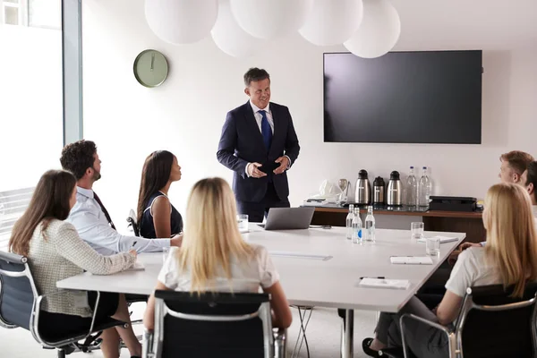 Mature Businessman Addressing Group Meeting Table Graduate Recruitment Assessment Day — Stock Photo, Image