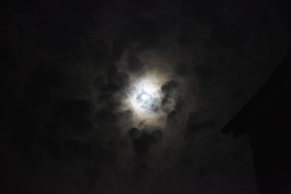 Full Moon Appearing Clouds Night — Stock Photo, Image