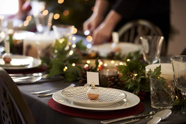 Ajuste Mesa Navidad Con Titular Tarjeta Nombre Bauble Arreglado Plato — Foto de Stock