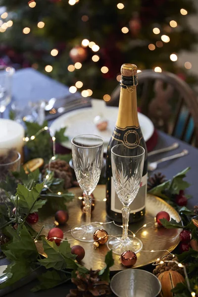 Kerst Tafel Setting Met Glazen Fles Champagne — Stockfoto