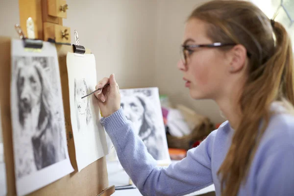 Close Female Teenage Artist Sitting Easel Drawing Picture Dog Photograph — Stock Photo, Image