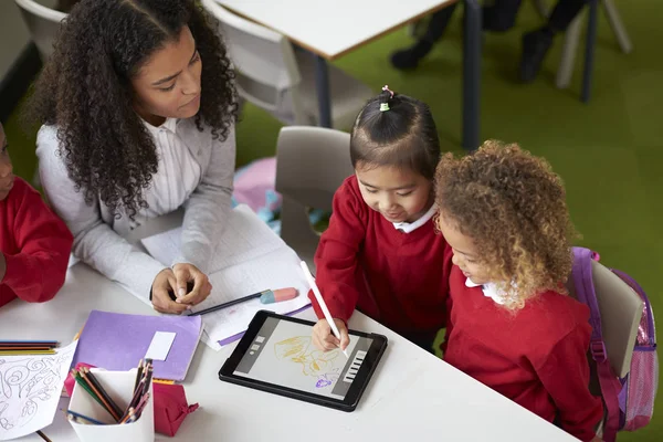 Afro Américaine Enseignante Avec Les Cheveux Bouclés Maternelle Avec — Photo