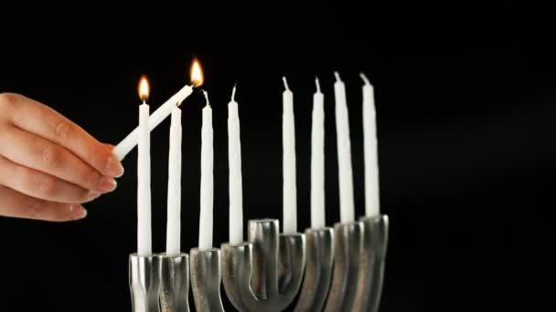 Μερική Άποψη Βίντεο Άτομο Χέρι Φωτισμός Κεριών Hanukkah Menorah Εναντίον — Αρχείο Βίντεο