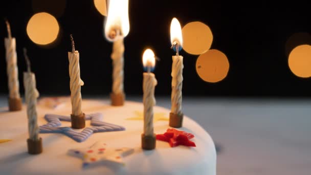 Brandende Kaarsen Cake Van Kindverjaardag Video — Stockvideo