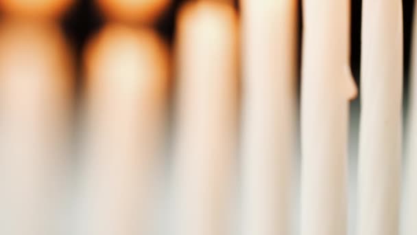 Close Vídeo Burning Candles Black Studio Fundo — Vídeo de Stock