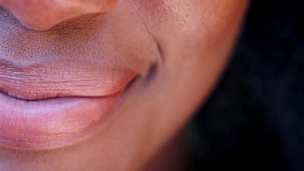 Cámara Lenta Los Labios Mujer Cerca Sonrisa Dientes — Vídeos de Stock