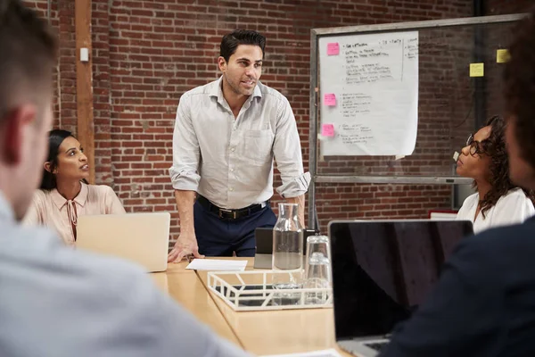 Mature Businessman Standing Leading Office Meeting Table — Stock Photo, Image