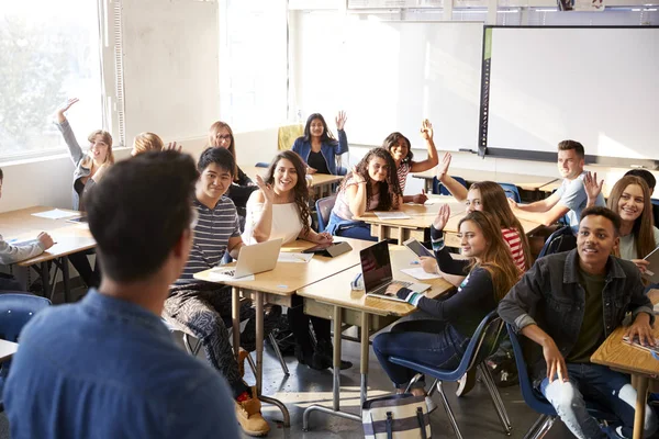 Sınıf Öğretmenliği Dersi Önünde Duran Erkek Lise Öğretmeninin Arka Görünümü — Stok fotoğraf