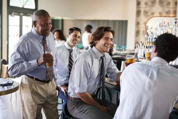 Group Businessmen Meeting Works Drinks Bar — Stock Photo, Image